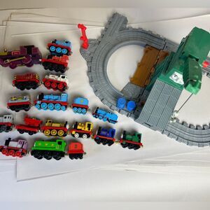 Thomas & friends magnetic train characters &track lot 15 authentic vtg collector